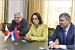 Prorector for Scientific Research Viktor Zhadanov, OSU Rector Zhanna Ermakova and Head of International Cooperation Department Eduard Yasakov.     [142 Kb]